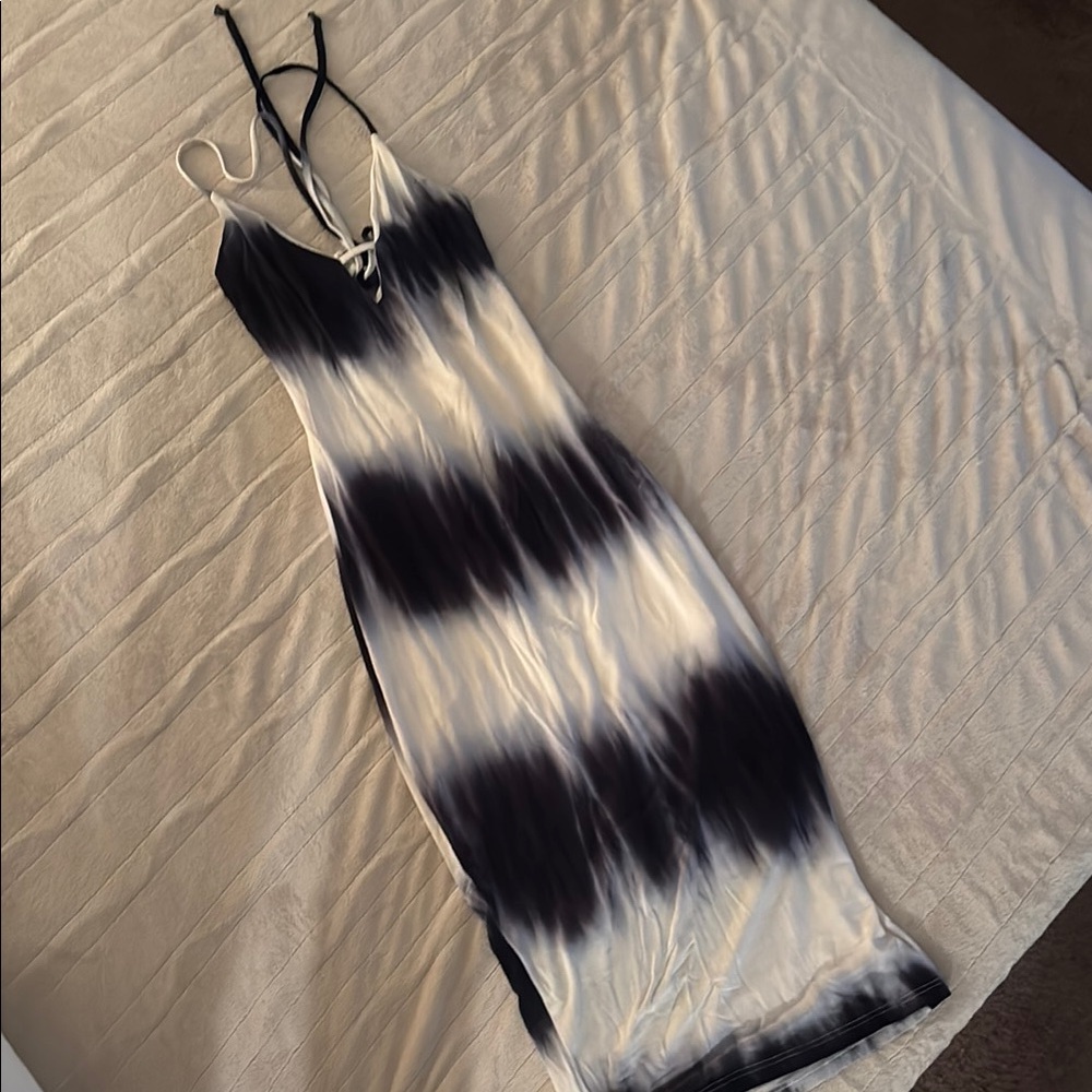 Elegant Tie-Dye Maxi Dress - Black and White